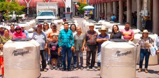 Moisés Navarro impulsa el bienestar en Yurécuaro con entrega de tinacos y termosolares para la ciudadanía