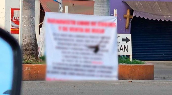 Autoridades aseguran 3 “narcomantas” colocadas en distintos puntos de Buenavista Tomatlán