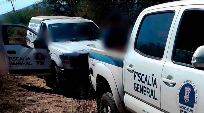 Identifican el cadáver hallado en barranca; su taxi fue clave en emboscada contra policías en Apatzingán