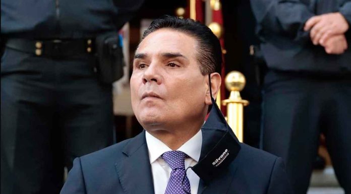 Silvano Aureoles fue espiado por la FGR durante dos años; lo acusan de desfalco millonario