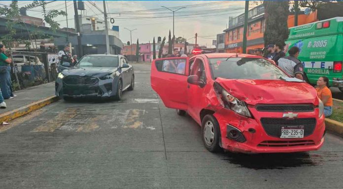 Se registran 2 choques vehículares en distintos sitios de Morelia; hay 2 lesionadas