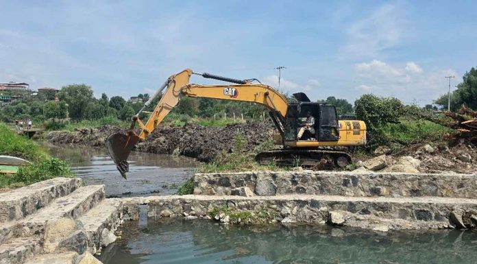 Con retiro de azolve del lago de Pátzcuaro se consolidan acciones para su rescate: SCOP