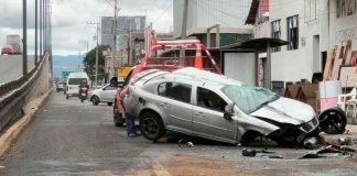 Se registra choque volcadura de vehículo en el libramiento de Morelia; hay 1 herido