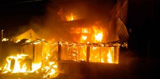 Voraz incendio consume una vivienda y tienda de abarrotes en Caracha