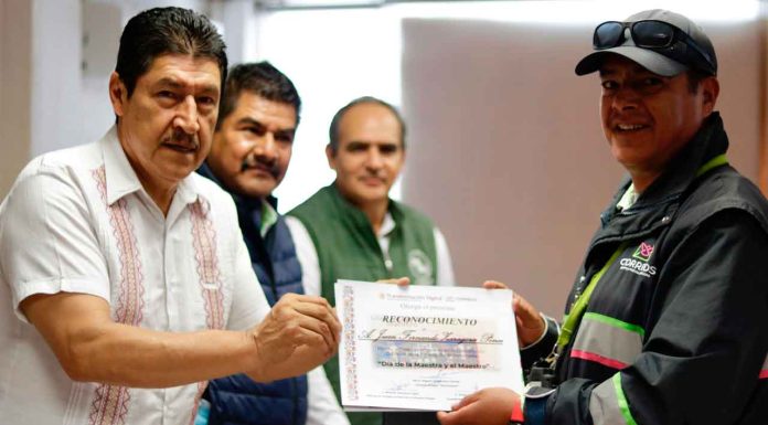 Correos de México e INEA rinden homenaje al personal educativo con la Cancelación de la Estampilla “Día de la Maestra y el Maestro”