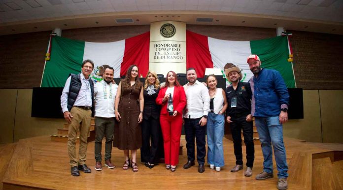 Participa Reyes Galindo en Foro mezcalero en Durango para una producción sustentable