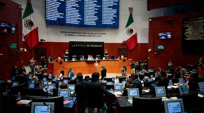 Con nueva Ley trámites serán más simples y estarán libres de corrupción: Morón
