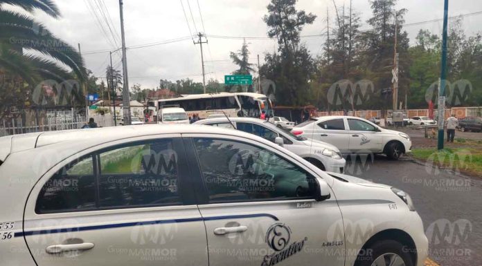 Crónica| “Queremos a Ricardo con vida”: Taxistas bloquean Pátzcuaro por desaparición de compañero