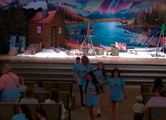 #Video | Hombre embiste iglesia en Wayne, Michigan, y abre fuego; es abatido por guardia de seguridad