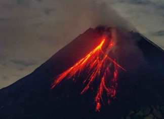 #VIDEO | Impactante erupción del volcán Lewotobi Laki Laki genera evacuaciones en Indonesia #Interncaional