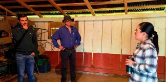 Otorga Yohana Mendoza material para la construcción del desayunador del telebachillerato de El Tepamal