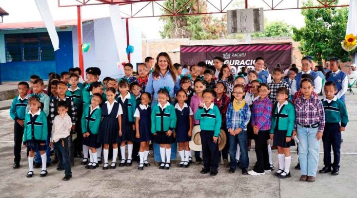 Inaugura Presidenta Moni Valdez techumbre en primaria Ricardo Flores Magón en La Escondida