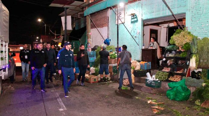 Encabeza Yankel Benítez operativo de ordenamiento en Mercado de Abastos