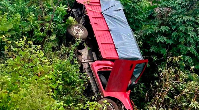 Vuelca camioneta en Ciudad Hidalgo