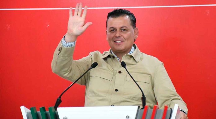 Pide Guillermo Valencia licencia como diputado para estar elegible para el cargo de fiscal