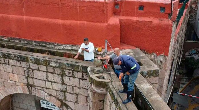 Gerencia del Centro Histórico da mantenimiento al Acueducto de Morelia