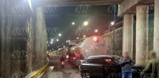 Ocurre choque entre camioneta y pipa en túnel del Distribuidor Vial Salida a Salamanca, al norte de Morelia