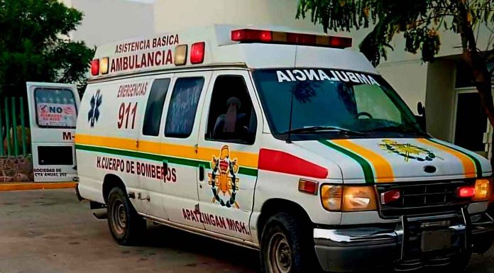 Le propinan brutal golpiza a un joven y lo abandonan frente a su casa moribundo, en Apatzingán