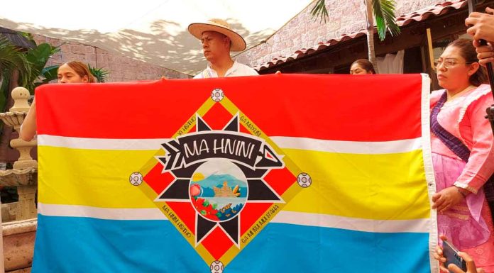 Bandera del Pueblo Otomí ya es oficial, “Mi pueblo otomí siempre vive en mi corazón”, su lema