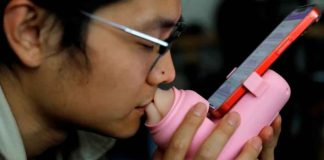Estudiantes chinos inventan la solución definitiva para que las parejas a distancia puedan besarse