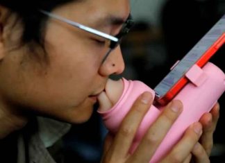 Estudiantes chinos inventan la solución definitiva para que las parejas a distancia puedan besarse