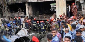 #VIDEO| Tragedia en Daca: 19 muertos y casi 160 heridos tras caída de avión militar sobre una escuela