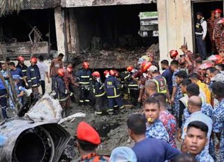 #VIDEO| Tragedia en Daca: 19 muertos y casi 160 heridos tras caída de avión militar sobre una escuela