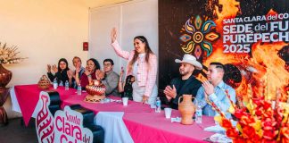Salvador Escalante entrega becas a mujeres con cáncer y familias cuidadoras
