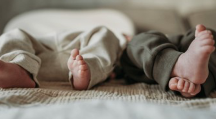 Mujer se roba a gemelos de 10 meses en Veracruz tras fingir ser la madre de los menores