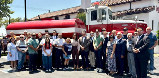 Recibe Mónica Valdez camión de bomberos gestionado en coordinación por migrantes y el Club Rotario de Fontana, California