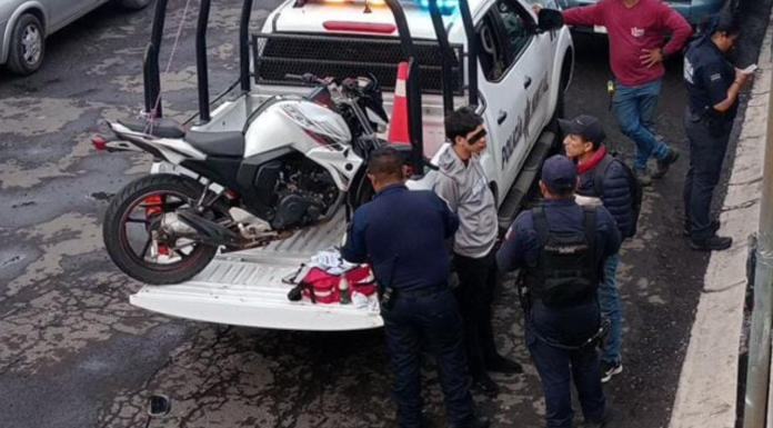 #VIDEO | Intentan robar camioneta, pero vecinos los enfrentan y detienen a uno, en Uruapan