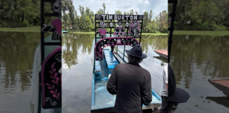 Tim Burton presume sus vacaciones por México en Xochimilco y Tepoztlán