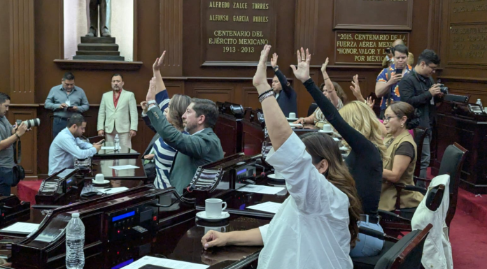 Por mayoría aprueba Congreso del Estado, renuncia inmediata de Adrián López Solís de la FGE