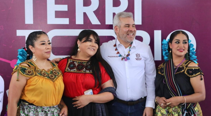 Con audiencia pública Bedolla responde solicitudes ciudadanas en Tzintzuntzan