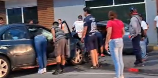 #VIDEO | Cinco lesionados deja aparatoso choque sobre la “pista vieja”, en Uruapan