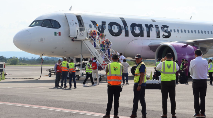 ”Maravilloso el trato en Michoacán”, afirman turistas del primer vuelo directo con Ixtapa: Sectur