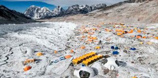 #VIDEO || El Everest, lleno de basura y 12 mil kilos de excremento humano