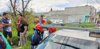 Choque de camioneta contra auto deja 1 herido en la Av. San Juanito Itzícuaro
