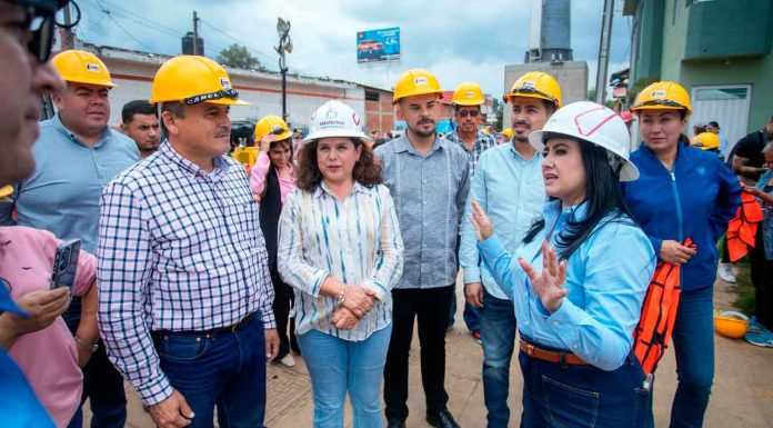 Gladyz Butanda presenta beneficios del teleférico de Uruapan a diputados y alcaldes