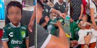 #VIDEO| Emotivo gesto: Iván Moreno sorprende a pequeño fan regalándole camiseta oficial del León