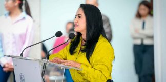 Con escrituras, Gladyz Butanda garantiza patrimonio de uruapenses