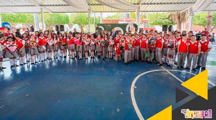 Un vínculo con la educación; alcalde Olloqui celebra a nueva generación de egresados