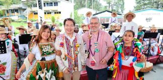 Con entrega de guitarras de Paracho a secundarias se reforzará la producción de artesanos: Bedolla