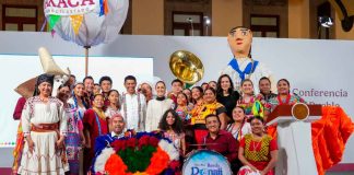 #VIDEO | Se presenta la Guelaguetza 2025 en “la mañanera del pueblo”