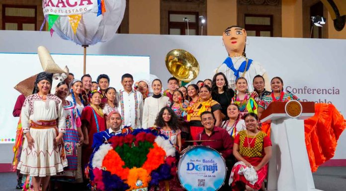 #VIDEO | Se presenta la Guelaguetza 2025 en “la mañanera del pueblo”