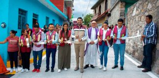 Alexis Velázquez, presidente municipal de Huandacareo, inaugura calle en la comunidad de San José Cuaro