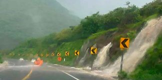 #VIDEOS | Fuertes lluvias por Huracán Flossie provocan accidentes y deslaves leves en la Siglo XXI