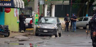 Ejecutan a vendedor de cigarros a bordo de un vehículo