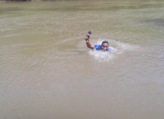#VIDEO | Reportero se tropieza con el cuerpo de una menor en Río Brasileño mientras cubría su desaparición