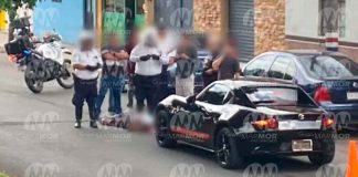 Adulto mayor es impactado por un auto en la Av. Héroes de Nocupétaro, Morelia